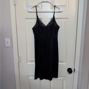 Vanity Fair Black Lace Chemise